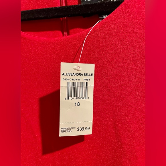 Red dress - Picture 2 of 3